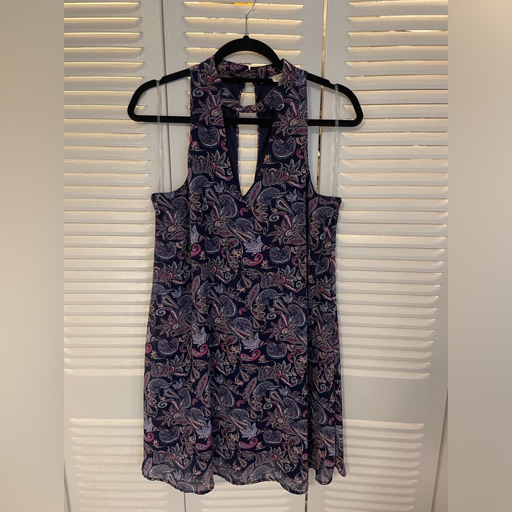 Miami Choker / Keyhole Neckline Paisley Printed
Mini Dress
